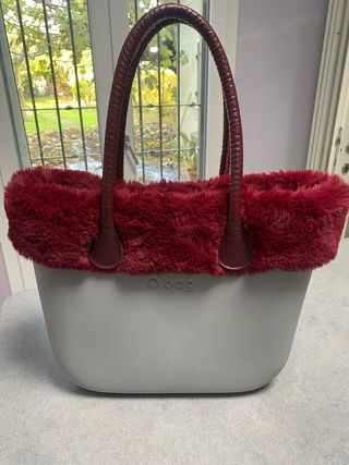 Borsa O bag grigia con inserto rosso bordeaux