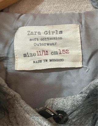 Abrigo Zara niña gris con capucha