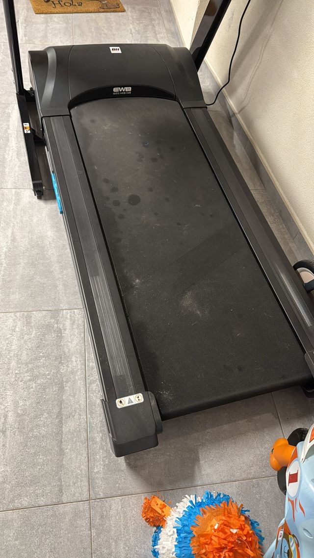 Cinta de correr BH con pantalla LED como poco uso