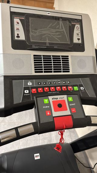 Cinta de correr BH con pantalla LED como poco uso