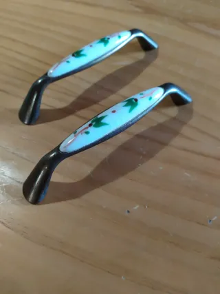 Tiradores de porcelana con diseño floral