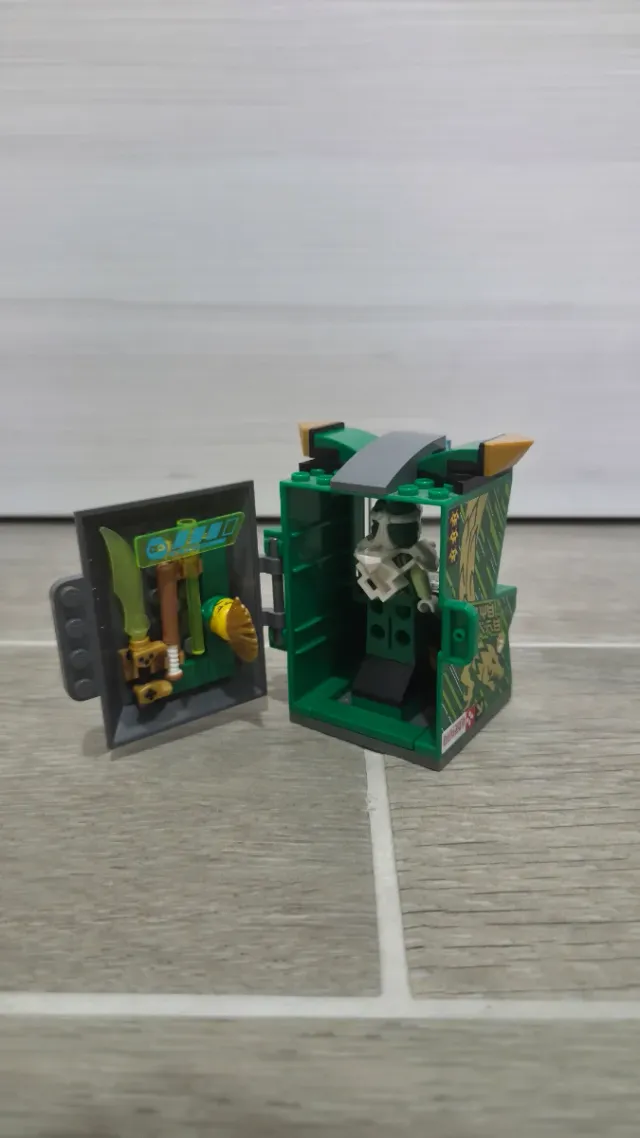 Lego Ninjago 71716 - Arcade Pod Avatar Lloyd