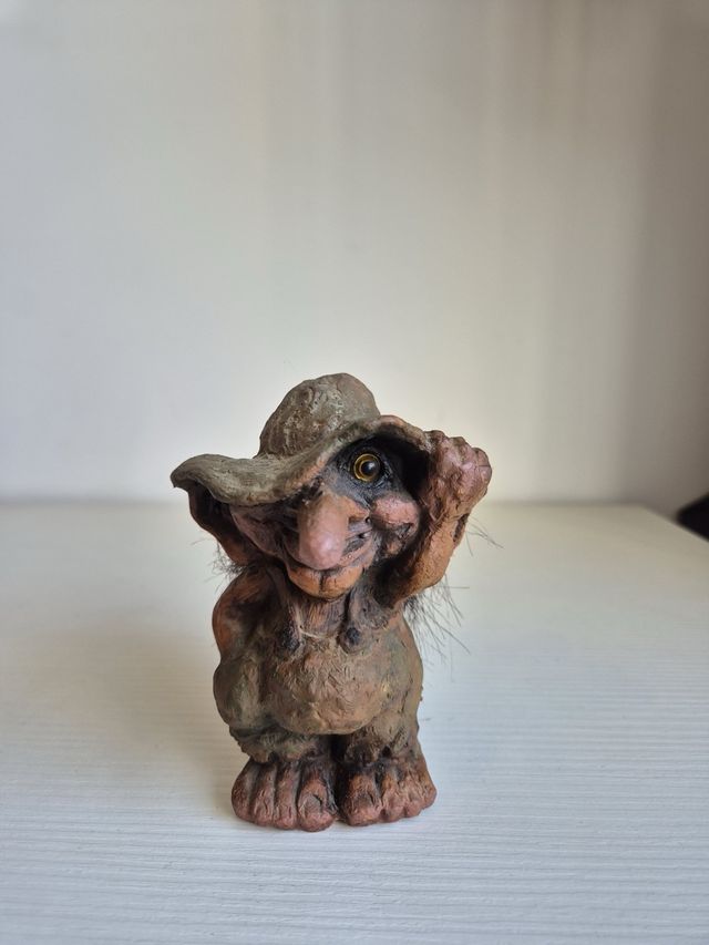 Troll statuetta cappello
