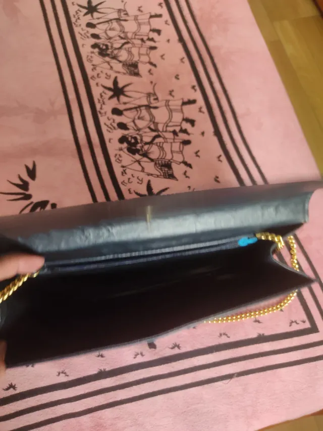 Pochette in pelle blu