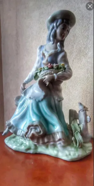 Figura de porcelana Guerra Sanmartin