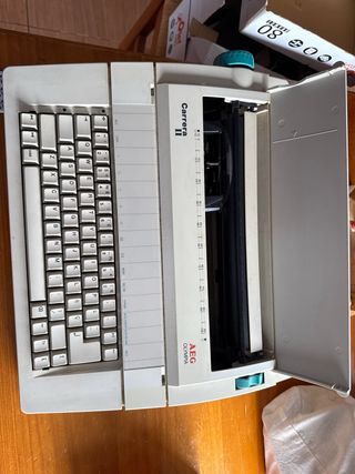 Máquina de escribir AEG Olympia Carrera II