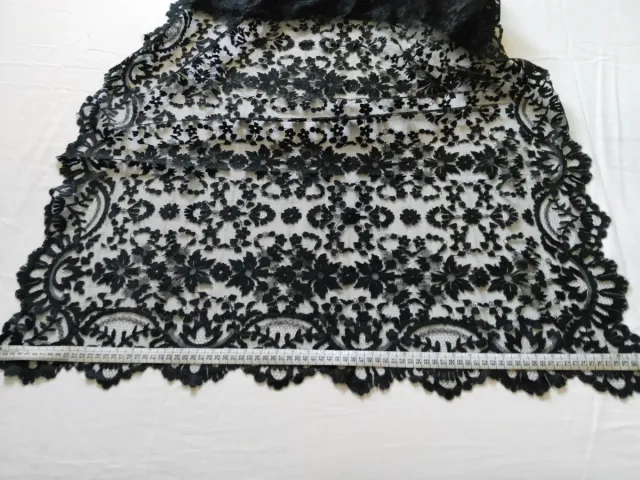 Mantilla Centenaria Encaje Negro Hecha a Mano