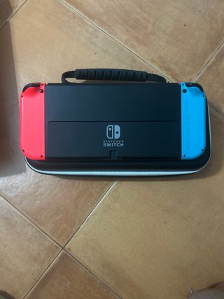 Nintendo Switch - Menos de 80h de uso .