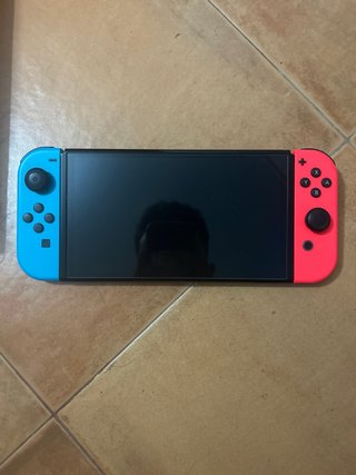 Nintendo Switch - Menos de 80h de uso .