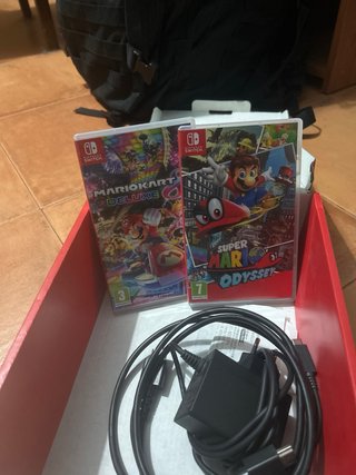 Nintendo Switch - Menos de 80h de uso .