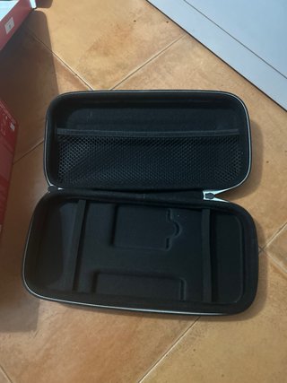 Nintendo Switch - Menos de 80h de uso .
