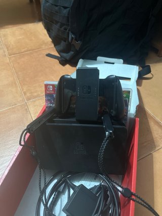 Nintendo Switch - Menos de 80h de uso .