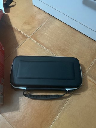 Nintendo Switch - Menos de 80h de uso .