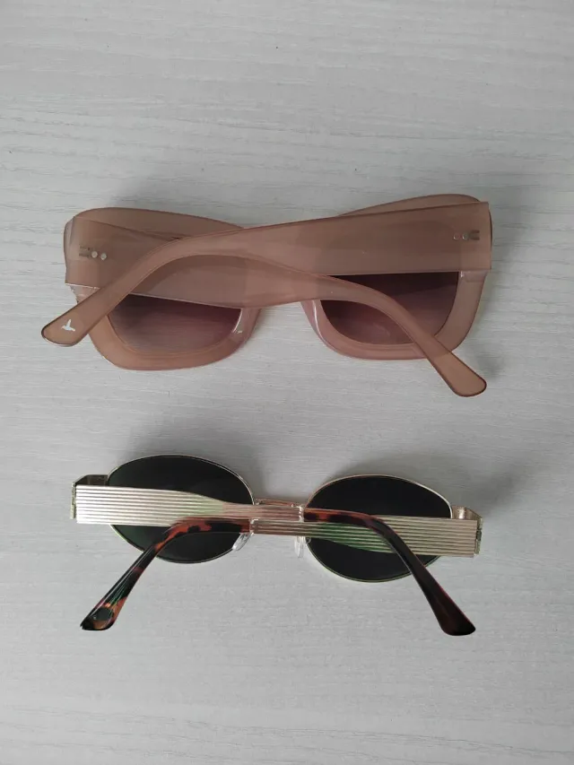 Gafas de sol beige y doradas