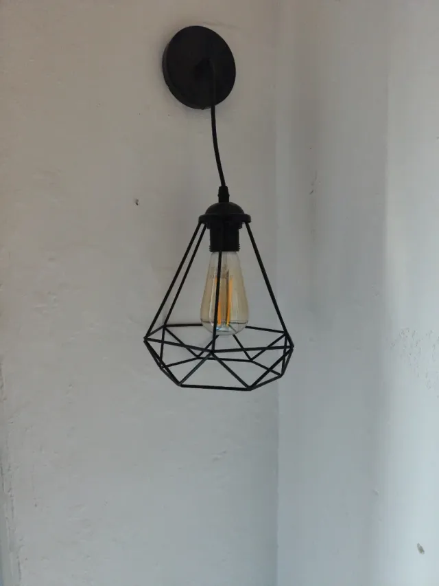 Lámpara de diseño industrial negra