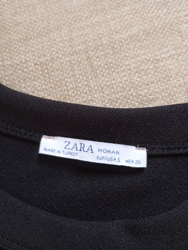 Jersey fino Zara adornos metálicos