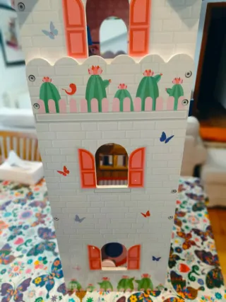 Casa de muñecas de madera