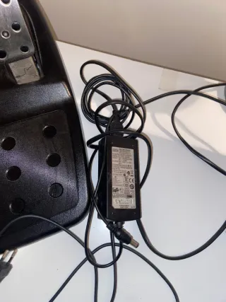 Volante Logitech G25 con pedales, cambio de marcha