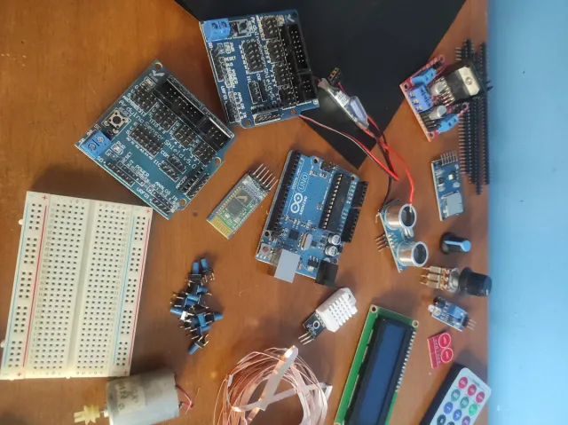 Arduino Uno e componenti elettronici
