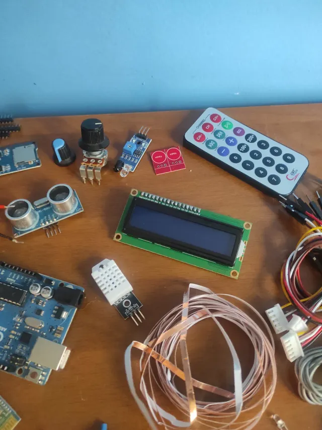 Arduino Uno e componenti elettronici