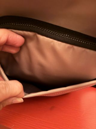 Mochila con Cremalleras Negras