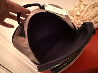 Mochila con Cremalleras Negras