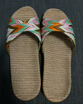 Envíos gratis! Sandalias nuevas. Tallas 