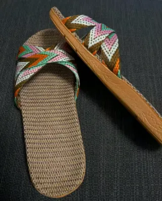 Envíos gratis! Sandalias nuevas. Tallas 
