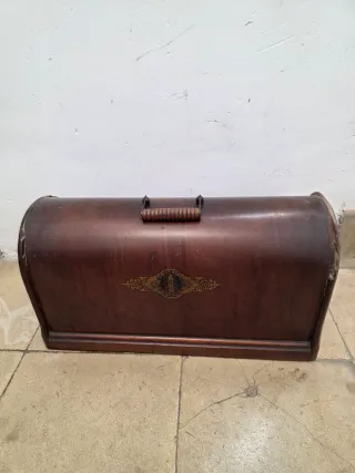 Espejo de madera con marco decorado, maquina coser