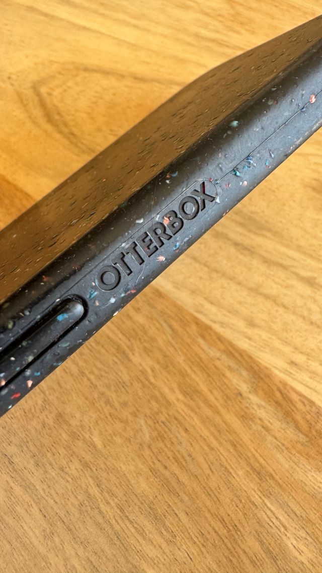 Custodia nera Otterbox per iPhone 15 Pro