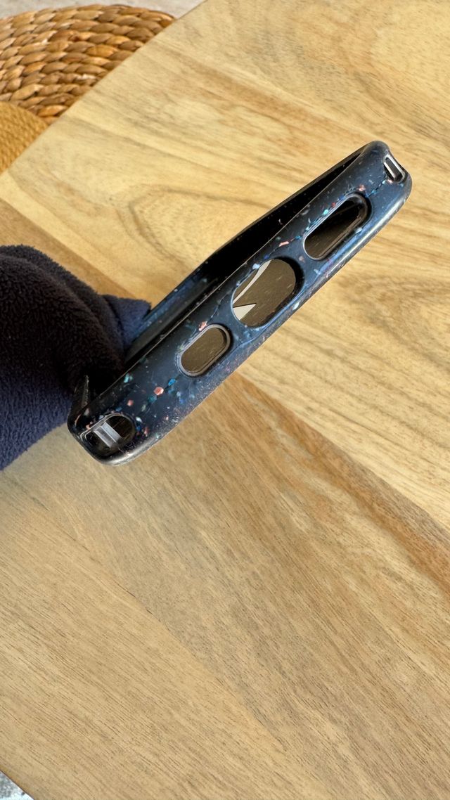 Custodia nera Otterbox per iPhone 15 Pro