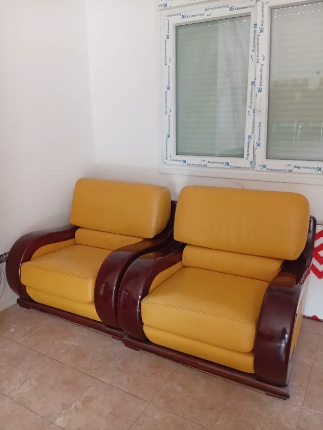 Sofá de Piel de diseño Amarillo con Madera