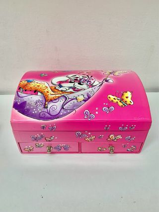 Portagioie con cassetti e disegno