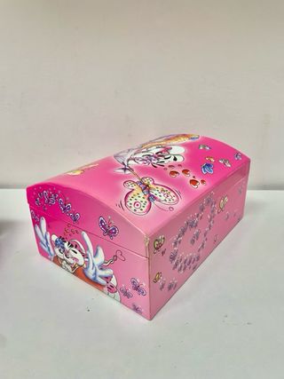 Portagioie con cassetti e disegno