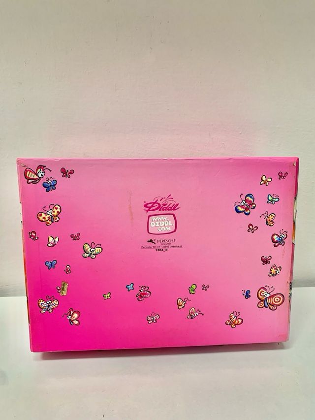 Portagioie con cassetti e disegno