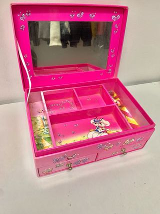 Portagioie con cassetti e disegno