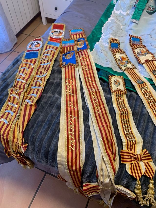 Bandas de Fallera Doradas y Rojas varias tallas