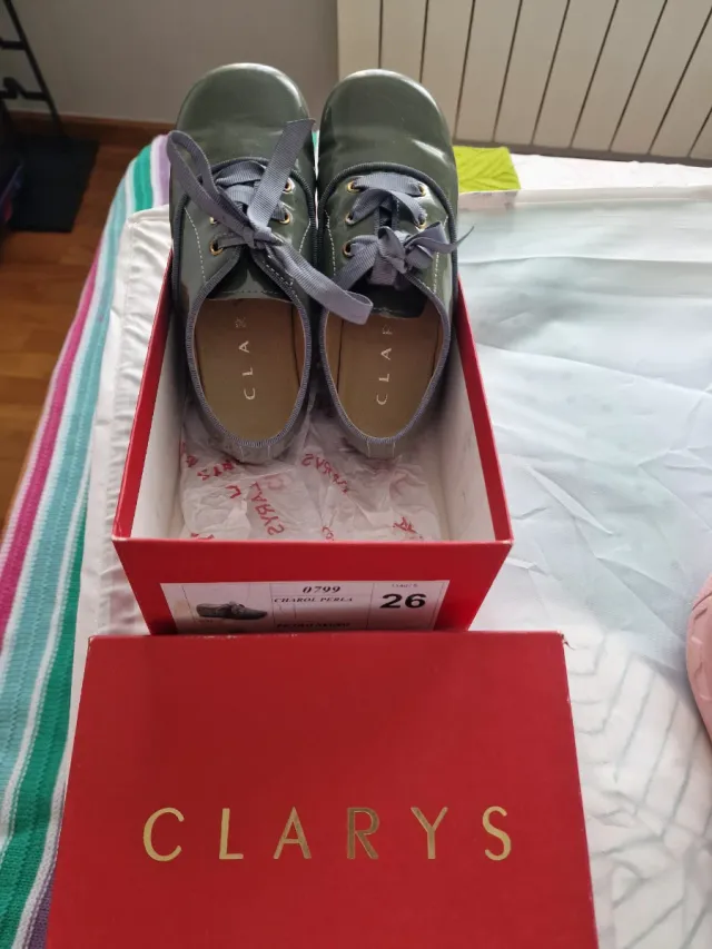 Zapatos charol blucher talla 26