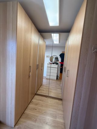 Armadio ad angolo con specchio