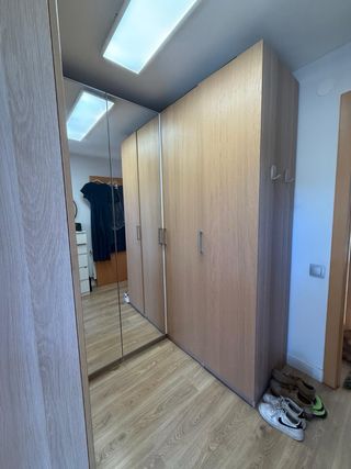 Armadio ad angolo con specchio