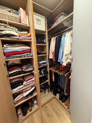 Armadio ad angolo con specchio