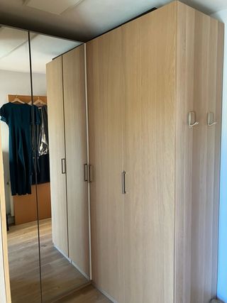 Armadio ad angolo con specchio