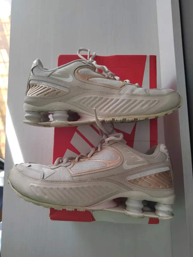 Zapatillas Nike Mujer Beige y Dorado