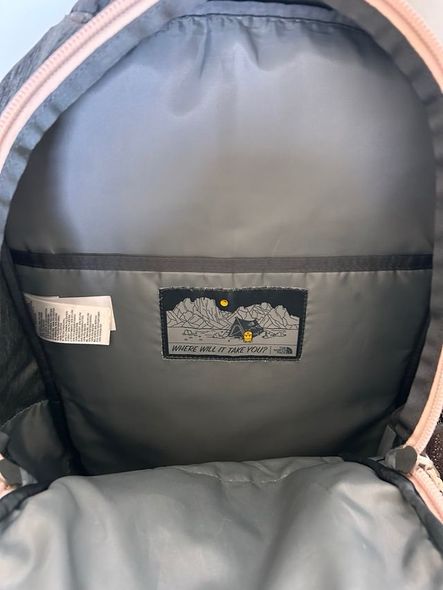 Mochila The North Face Vault Gris y Rosa