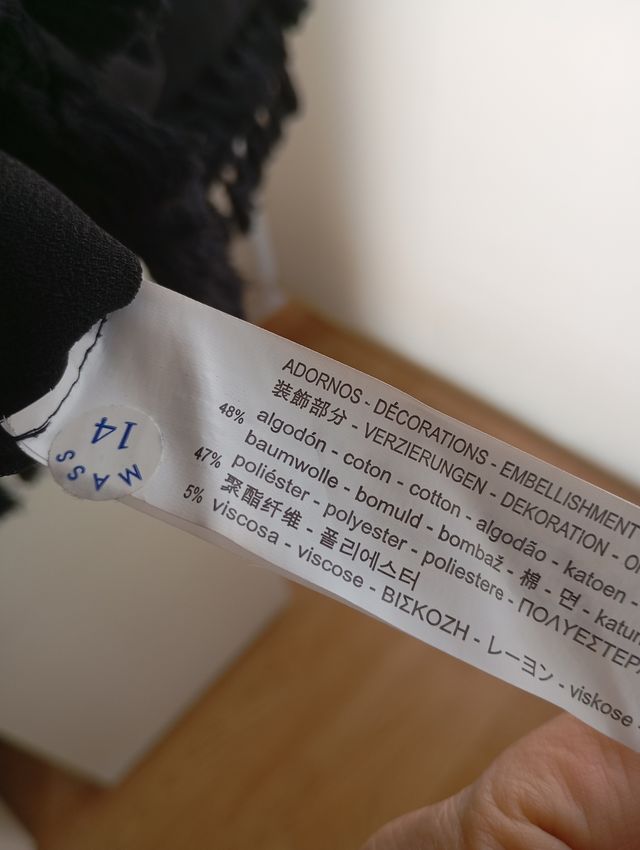 Vestido Zara negro corto con flecos