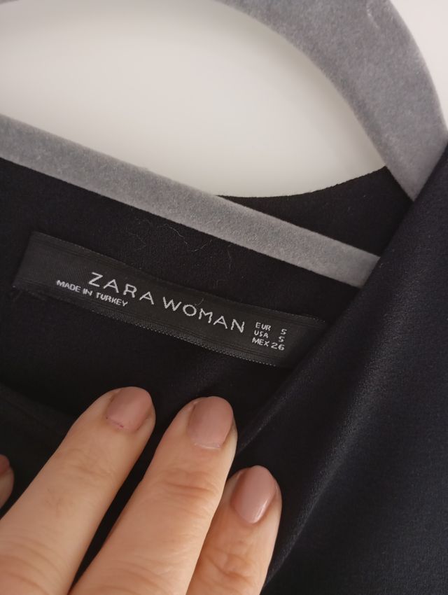 Vestido Zara negro corto con flecos