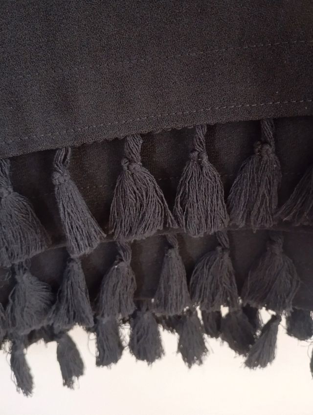 Vestido Zara negro corto con flecos