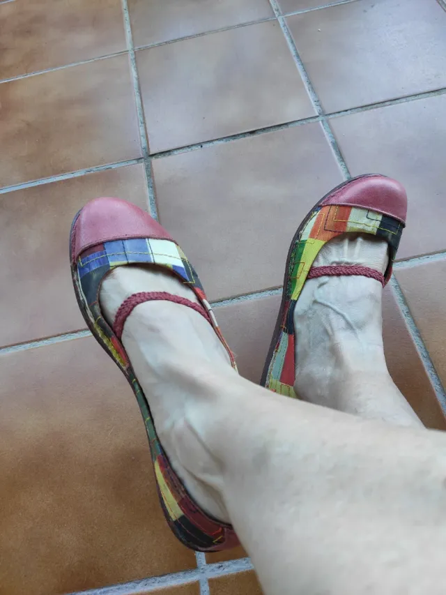 Zapatos Bailarinas Art Multicolor y Rojo