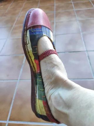 Zapatos Bailarinas Art Multicolor y Rojo