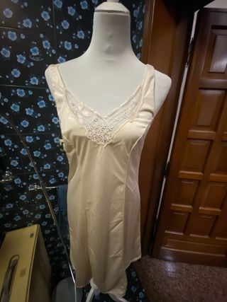 Sottoveste in raso con pizzo